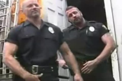 Two Policeguys slaml Randy Thugs