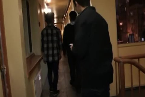 10-Pounder Pockets - Scene 3 - Factory video scene