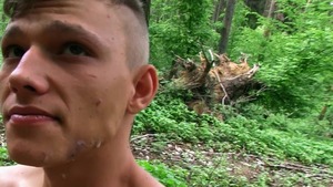 slim homo dude doesn?t mind taking 10-Pounder for $$$