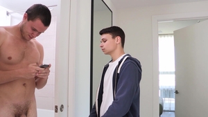 FamilyDick - Damien Nichols with Austin Xanders in shower