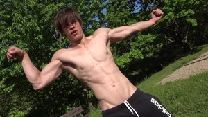 EastBoys.com: Muscle & very cute straight good fuck outdoors
