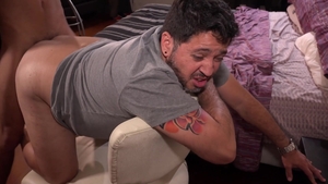 Bareback Me Daddy: Young mature Tommy sucking big dick